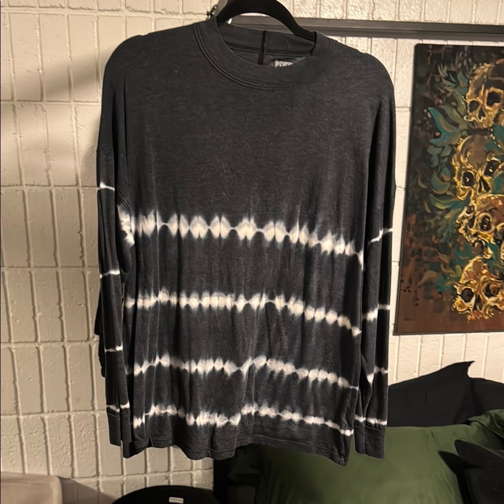 PINK Victoria's Secret Black and White Long Sleeve Tee